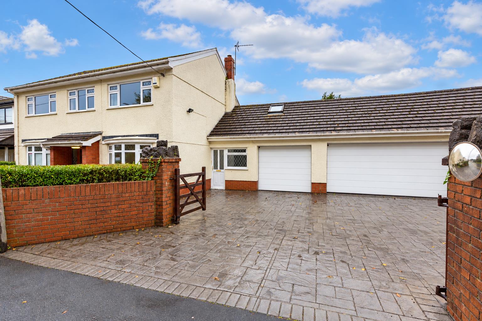 Llanmorlais, Swansea, SA4 3RY